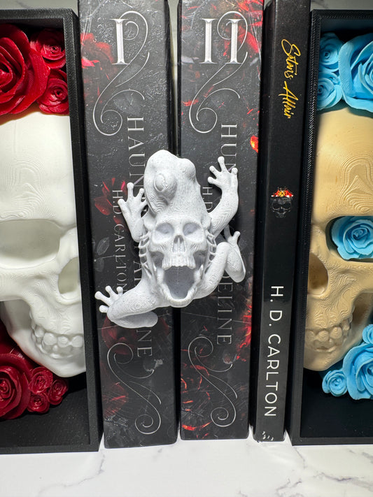 Frog Skull Spine Hugger | Book Spine Decor Insert | Gothic Bookshelf Decor | 3D Printed Shelf Creature