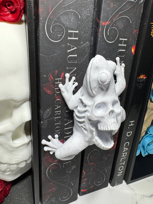 Frog Skull Spine Hugger | Book Spine Decor Insert | Gothic Bookshelf Decor | 3D Printed Shelf Creature