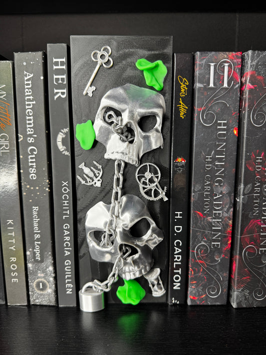 Skull and Chains Booknook | Gothic Bookshelf Decor | 3D Printed Dark Romance Shelf Insert