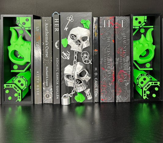 Skull and Chains Booknook | Gothic Bookshelf Decor | 3D Printed Dark Romance Shelf Insert